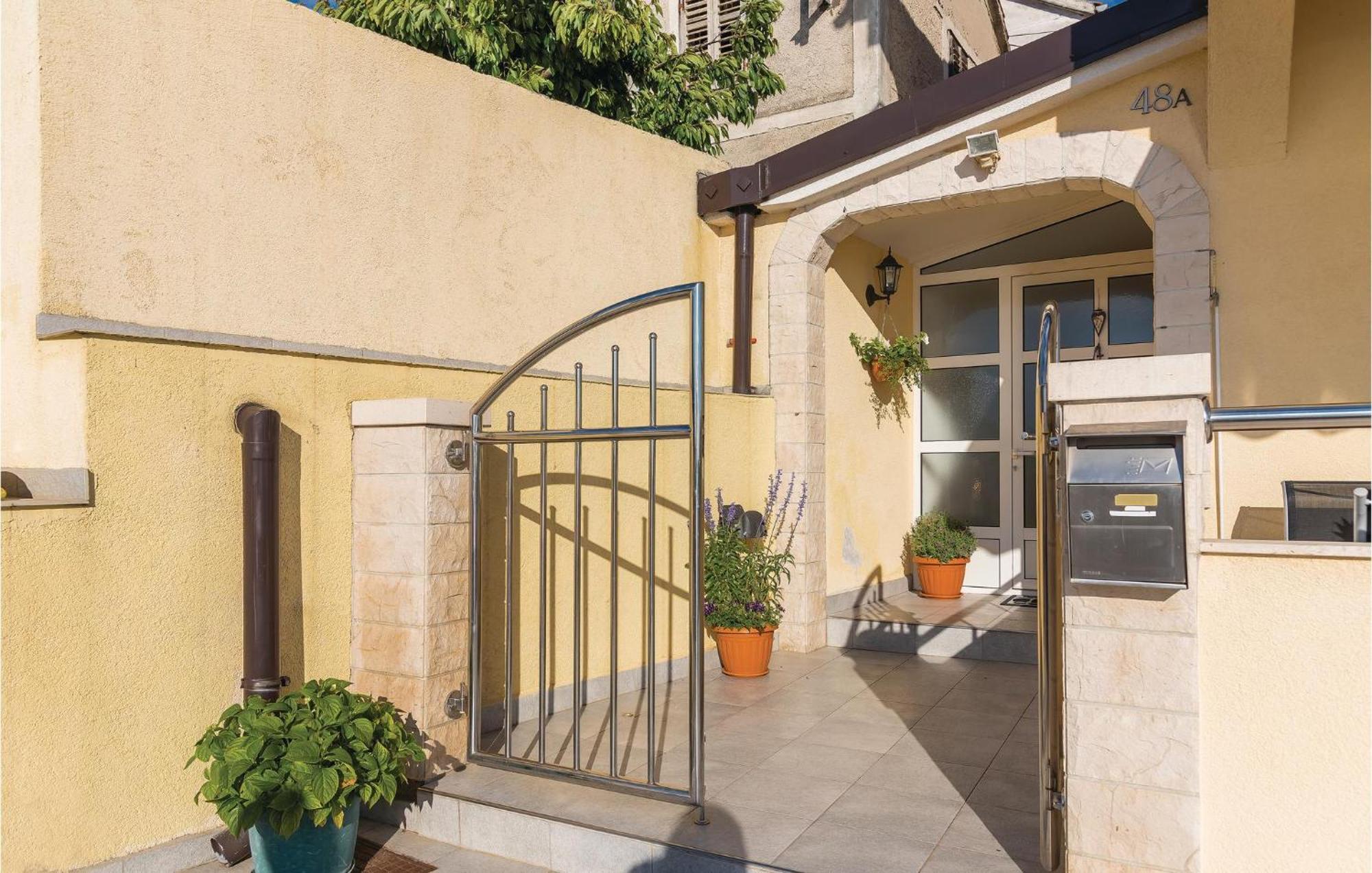 Nice Home In Sibenik With Kitchen Zewnętrze zdjęcie